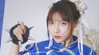 Berkilauan COS Jackie Chan, gadis berotot yang sama "Chun Li", lihat bagaimana kakiku yang tinggi da