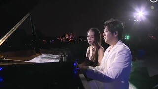 Lang Lang and his wife played the famous song "Can You Feel the Love Tonight" from "The Lion King" w
