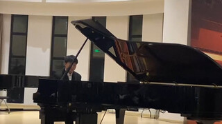 [Musik] Pertunjukan piano <Where is Spring> di konser sekolah