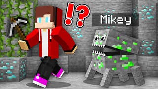 7 Ways to PRANK JJ and Mikey in Minecraft Challenge Funny Pranks - Maizen