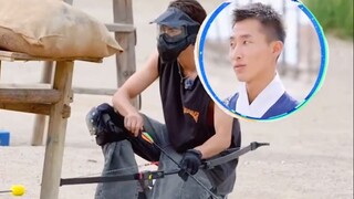 [Wang Hedi-Variety show cut] More of this unreleased footage, wearing a vest and shooting arrows is 