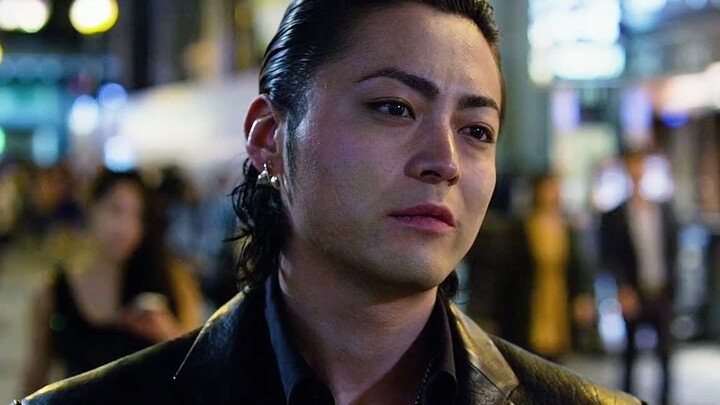 The King of Beasts, Serizawa, is also standing on the street soliciting customers.