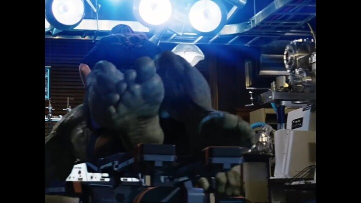 HULK FEET GROWTH COMP #1