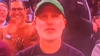 Rick, rekan satu timmu bersembunyi dari zombi tetapi kamu menonton NBA!
