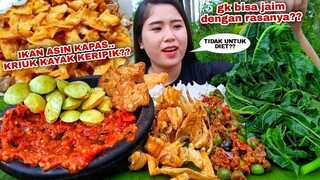 MAKAN SEDERHANA REBUSAN DAUN PEPAYA IKAN ASIN KAPAS LALAPAN MENTAH JENGKOL MUDA SAMBEL TERASI