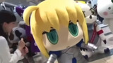 Saber shows you the contrast (ﾟдﾟ)