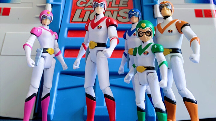 Team members! Now form Voltron! Use models to restore the classic childhood animation