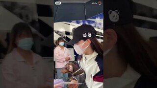 [vid] 221016 Zhao Lusi today arriving at #hiddenlove filming set
