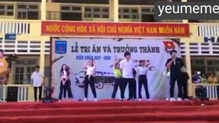 Hiệu trưởng cũng phải lâc đầu