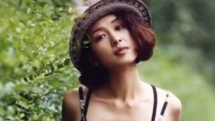 Deok-sun's mother said that she was very beautiful when she was young. The TV was showing an adverti