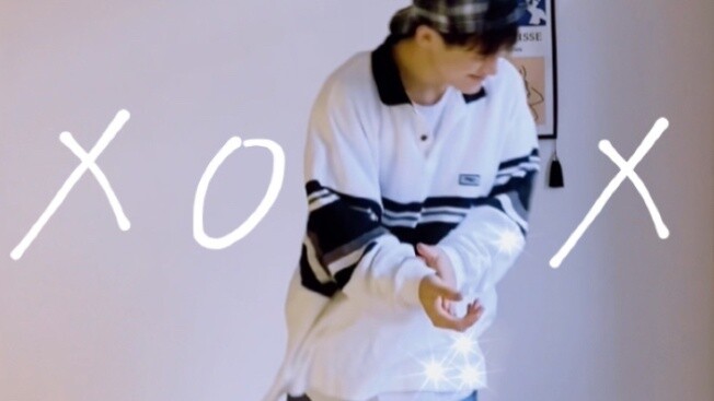 ต้องบอกเลยว่าหนุ่มๆที่เต้นท่าของโซมีนี่สดใสจริงๆ "XOXO"