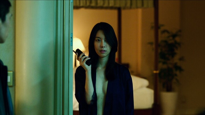 Movie details that can only be discovered with a magnifying glass [Foreign Language Movies]