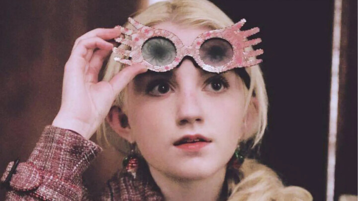 [Luna] Ravenclaw! Loves wisdom! Our school beauty! Brave and smart! She is Luna!