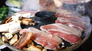 Grilled Pork Belly (Samgyeopsal-gui: 삼겹살구이)