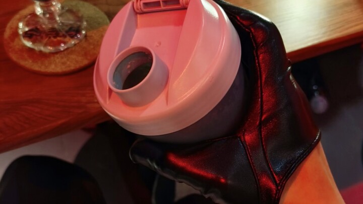 When you go out to sea, it's a good time to exercise and drink protein powder: