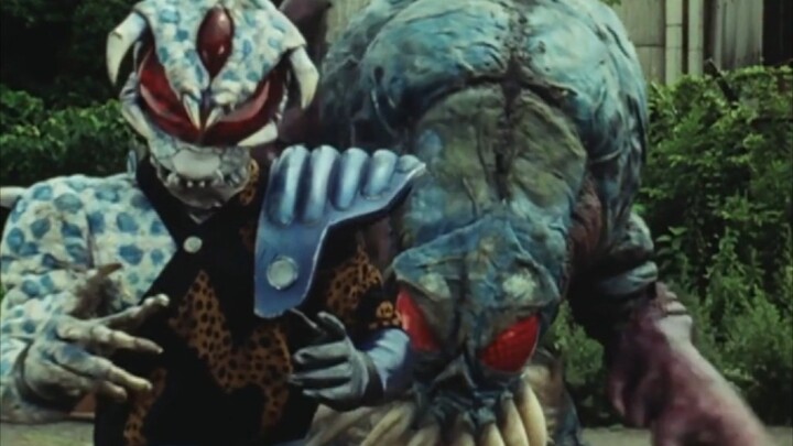 Kamen Rider: Melihat brigade alien beast, dengan jumlah orang terbanyak, kaptennya adalah yang terba