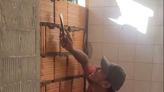 Tôi gặp một con ma (gou) đập vào tường
