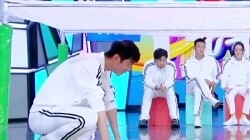 Tư thế cúi xuống và chạy của Xu Kai rất tao nhã và đẹp trai, nhưng anh ấy không hề ngây thơ chút nào