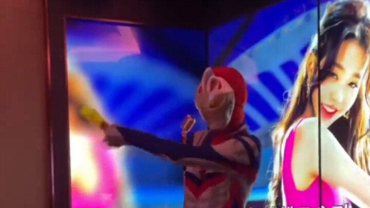 When Ultraman helps IVE promote their song, do you believe in light? (No) Happy New Year!