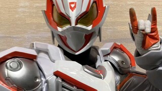 Lihatlah lebih dekat casing kulit resmi Kamen Rider Ultra Fox