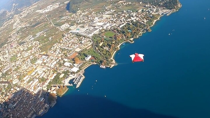 อย่าหย่อนยาน! สัมผัสความตื่นเต้นของการบิน Wingsuit จากมุมมองแรก