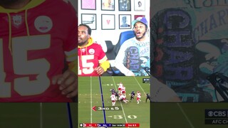 PATRICK MAHOMES DOES AN INSANE PLAY & PASSES TO TRAVIS KELCE! #nfl