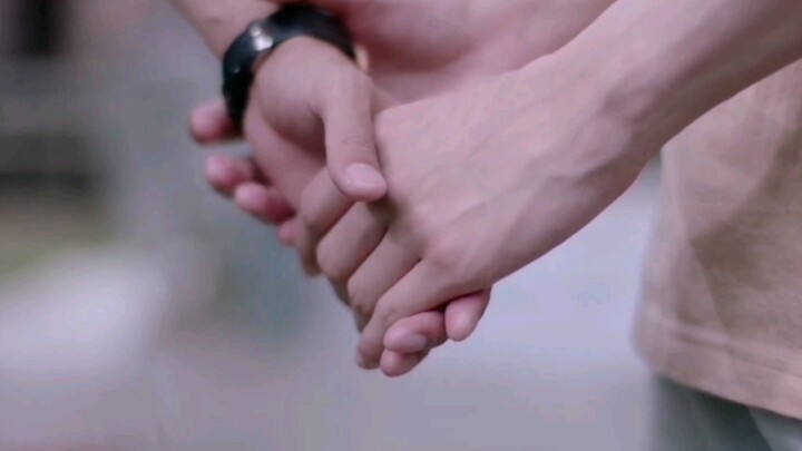 This hand in hand is really beautiful~ Don't have to say anything, I have been protecting you by you