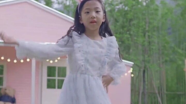 Princesses are always slow~ Puff and Shanshan's dance show is here