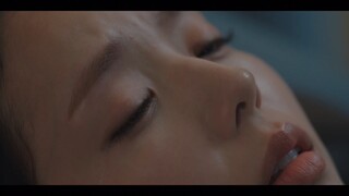 Trong trí nhớ của tôi, lần cuối cùng nhân vật nam chính không cạo râu đứng bên giường nữ chính, cầu 