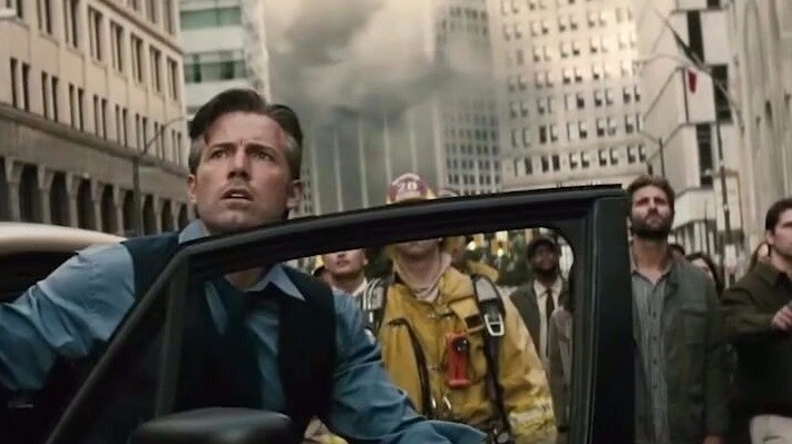 (ตอนจบของ Man of Steel + จุดเริ่มต้นของ Batman v Superman) จะบอกให้คุณรู้ว่าทั้งสองภาพยนตร์เชื่อมโยง