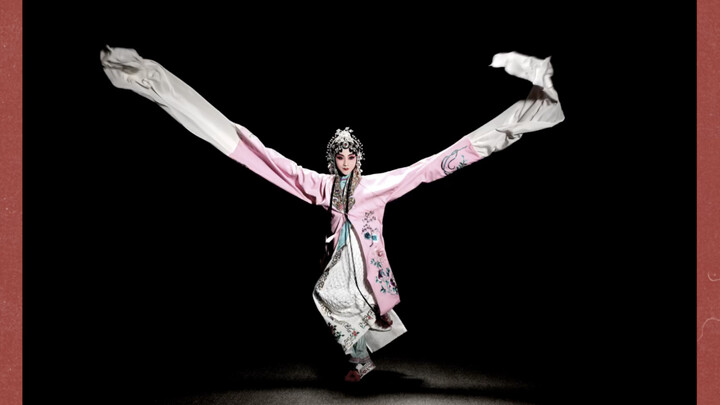 Guo Xiaojing อวดแขนเสื้อยาวของเธอ - การถ่ายภาพโอเปร่า Huayun Peking