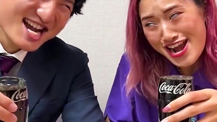 [The Strongest] Japanese guys drink Coke together? ! Medicinal effect?!