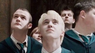 Người hâm mộ đi bộ của Malfoy hét lên!