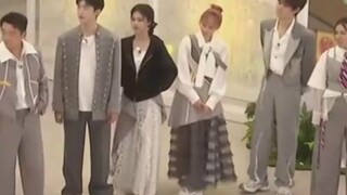 Bailu and Zhang Zhenyuan, what are you two doing? Zhang Ge and Song Yuqi look so good together! Play