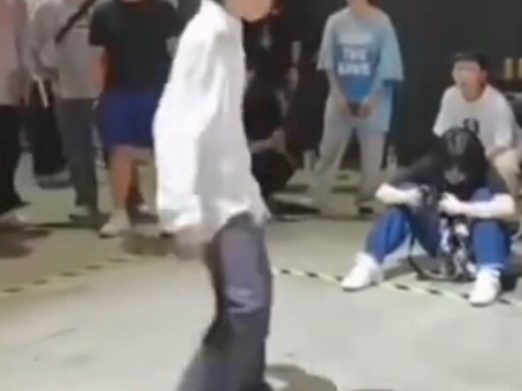 Oh my god, you didn't tell me that Zhang Guiyuan dances so well. If there wasn't someone next to me,