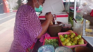 SOMTUM Thai Street Food Papaya Salad อยากกินส้มตำอย่ามาร้านนี้ตอนเที่ยงคนเยอะขายดีมาก ไก่ย่างชุ่มฉ่ำ