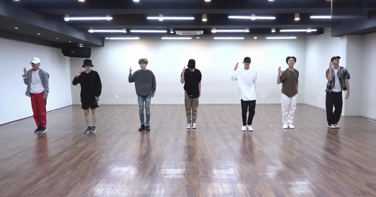 Bts dance practice. Хореография БТС. Айдол танец. Танец BTS Idol. Айдолы Dance Practice.