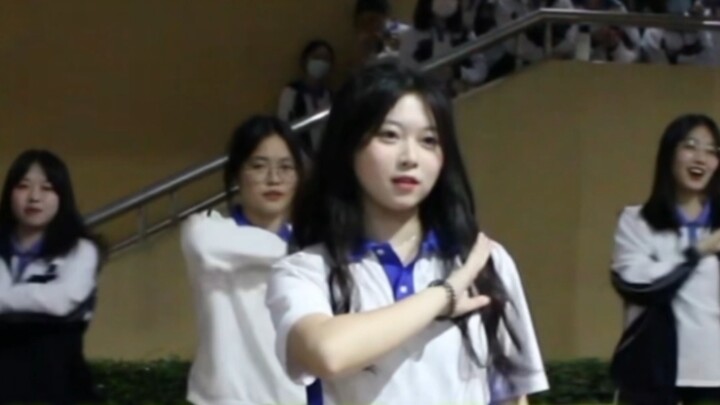Korean dance club recruits new members! 16-year-old female high school student dances to Blackpink's