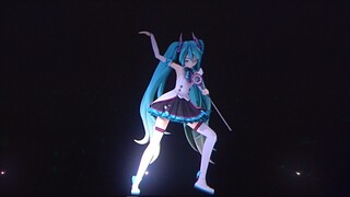 A 60-frame concert version of "Suna no Wakusei" sung by Hatsune Miku.