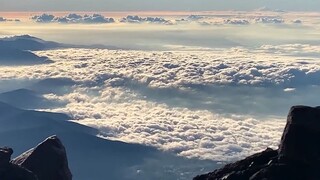 “永远喜欢汹涌的云海”