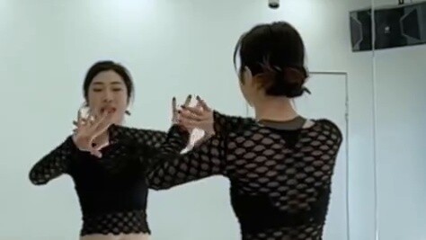 [A Twisting Cow] ท่าเต้น "ใส่พลังเข้าไปหน่อย" และการสอนแบบพี่เลี้ยงเด็กมาแล้ว