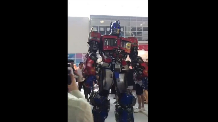 [Reprinted] However, this is the most handsome human Optimus Prime I have ever seen!