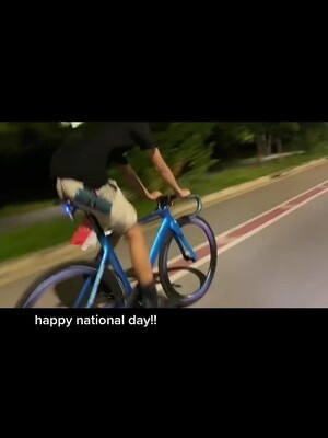 the flag didn’t want to cooperate 😔 NDP2021 fixedgear fypシ singapore fixie
