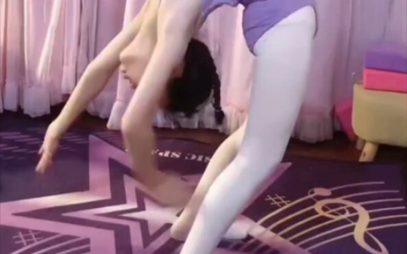下腰抱腿