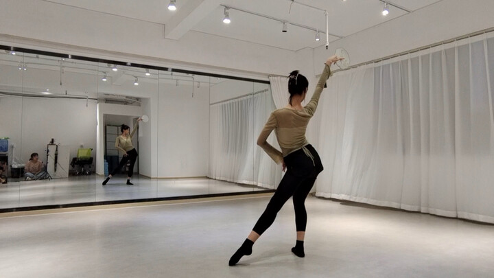 [Dance] ซ้อมเต้นเพลงจีนหน้ากระจก