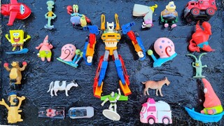 Menemukan Mainan Mobil Polisi, Mobil Pemadam, Spiderman, Spongebob, Robot Tritan