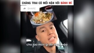 Chàng trai có mối hận với bánh mì 😆😆😆