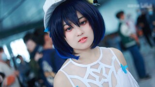 Cosplayer bernilai tinggi di Pameran Komik Qingdao DC, menjadi karakter dua dimensi benar-benar seks