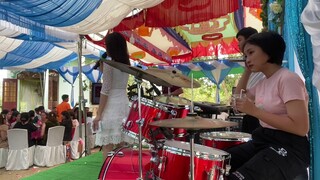MC Hài Hước Giới Thiệu Lộn Tên Bài Và Cái Kết - Drum Ni Ni