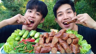 กินไส้อั่วหมูล้วน แกล้มพริกผักแตง ลำขนาดครับพี่น้อง.